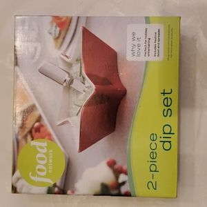 Food Network 2-piece dip set.  Red star shaped bowl and spreader.